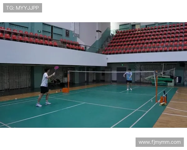 洲际杯精彩回顾：武汉羽毛球队默契配合展现团队实力与拼搏精神