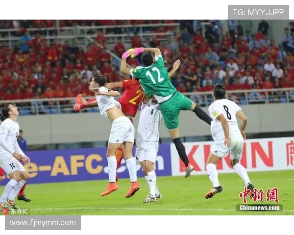 中国12强赛对决伊朗队全力争胜展现足球实力与激情 中国12强赛对决伊朗队全力争胜展现足球实力与激情
