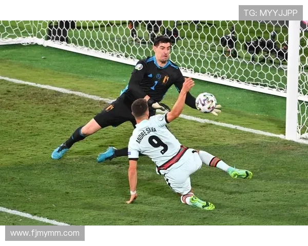 库尔图瓦:从守门员到球队灵魂的蜕变与荣耀之路 库尔图瓦:从守门员到球队灵魂的蜕变与荣耀之路