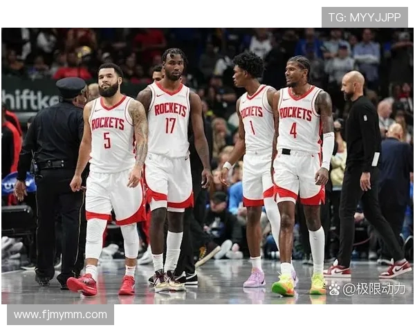 火箭队在对阵雷霆的比赛中展现强大实力取得大胜，球迷欢呼不断