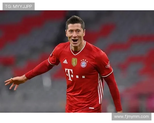 莱万在欧冠赛场表现惊艳10场打入12球领跑射手榜稳获金靴