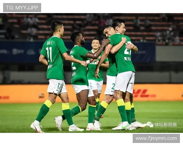 南京篮球队在世界锦标赛积分榜上以70分稳居第一名展现强劲实力